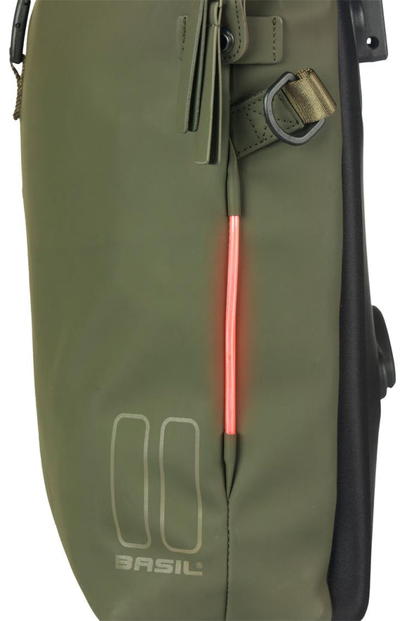 18407 Basil SoHo bicycle shoulder bag MIK studs mo