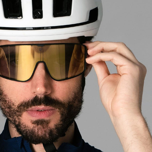 ULAC Neo Vue OTAKU Off White / Rally Red Photochromic