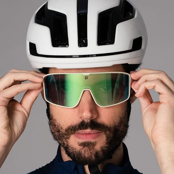 ULAC Neo Vue OTAKU Off White / Rally Red Photochromic